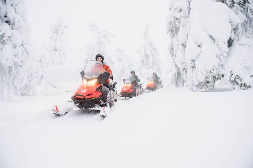 Äkäslompolo safari motonieve motos nieve viajes con niños